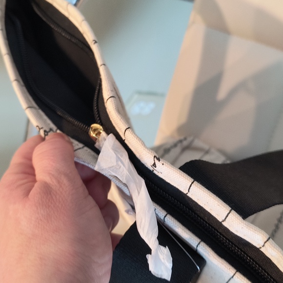 Victoria's Secret Tote Bag - Picture 3 of 5